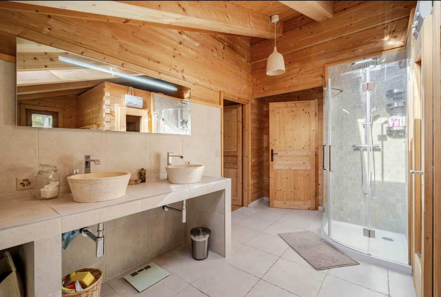 Modern 4BR Chalet